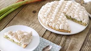 Placer la boule de pate au frais ,1 heure environ. Tarte A La Rhubarbe Meringuee Empreinte Sucree