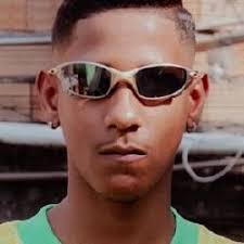 Artistas que comienzan con la letra M