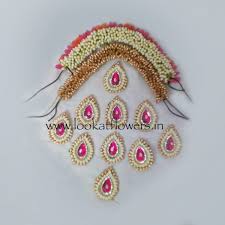 Hair flowers are the latest trend in hair accessories and every discerning fashionista will want a selection pictures : Bridal Hairstyle For Long Hair South Indian Lookatflowers Book Now