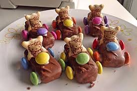 Auf backen.de findest du viele rezeptideen mit bei uns findest du garantiert das passende rezept für deinen besten kuchen. Schoko Auto Von Moosmutzel311 Chefkoch Schokoladen Auto Kindergeburtstag Essen Backen Kindergeburtstag