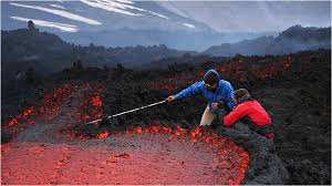 Russland von oben folgt der küstenlinie von der mächtigen nordeuropäischen hafenstadt murmansk bis an die. Lavastrom Am Atna Foto Bild Landschaft Vulkanlandschaften Natur Bilder Auf Fotocommunity