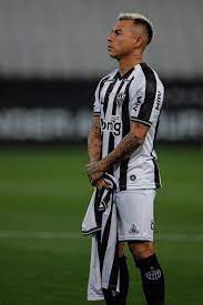Vargas encroached in the d just like verratti encroached in the d in the psg barcelona 2nd leg. Eduardo Vargas Fans Facebook