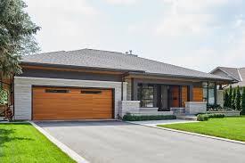 Modernes einfamilienhaus nebst integrierter garage mit seeblick! Modern Bungalow Minimalistisch Hauser Toronto Von David Small Designs