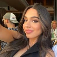 7000+ perfiles de «Aroa»