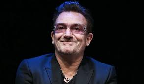 U2, Bono: "A volte quando sono in macchina e passa una canzone degli U2  alla radio divento rosso per la vergogna"