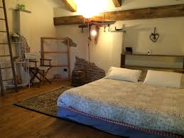 Altrimenti, se il soffitto lo consente, si può scegliere di posizionare l'armadio o la scrivania sul soppalco. Camera Da Letto Soppalco Casa Aiva