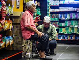 Elews mart merupakan perniagaan peruncitan milik ustaz ebit lew di seluruh malaysia. Ebit Lew Mart Kajang