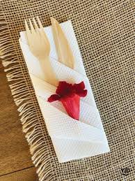 #pliage #serviette #table #losange #diy ce pliage de pochette en losange pour 2 couverts est idéal pour un repas simple mais créatif. Pliage Serviette Bio 3 Plis Pochette Vaisselle Jetable Discount