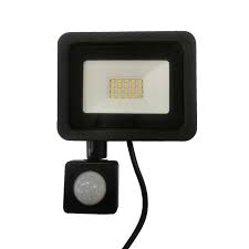 Ce projecteur led 20w avec détecteur est un bon compromis entre la puissance du 30w et la discrétion efficace du 10w. Projecteur Led 20w Ip65 Noir Avec Detecteur De Mouvement Crepusculaire