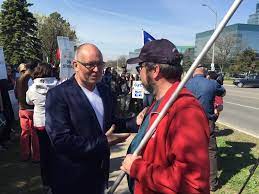 A proper credit is displayed. Osstf Peel Teachers On Twitter D19 President Mike Bettiol Receiving Messages Of Support From Sidryan Ofl And The Ofl Http T Co Svy223paxn