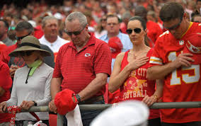 Chiefs honor Charlie Kirk with moment of silence at game | Kansas City Star