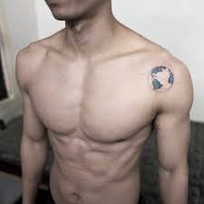 Small And Delicate Shoulder Tattoos For Girls Cool Small Tattoos Tattoo Designs Men Small Shoulder Tattoos