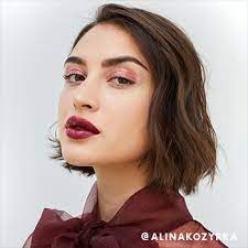 If you ever wondered how she did it, this is how she cuts her hair into a long bob (/this time a s. 10 Simple Chic Styles For Short Hair How To Style Short Hair Ipsy