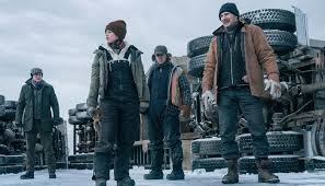After a remote diamond mine collapses in the far northern regions of canada, an ice driver leads an impossible rescue mission over a frozen ocean to save the lives of trapped miners despite thawing waters and a threat they never see coming. Bild Von The Ice Road Bild 1 Auf 4 Filmstarts De