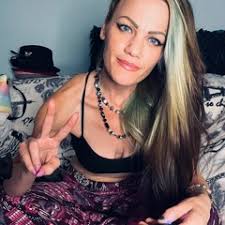 Stream Suzanne Gladstone music