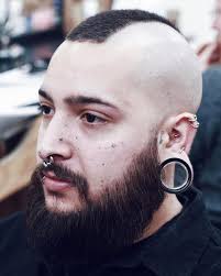 For a classier approach to a flattering round face hairstyle, you can try the quiff! 41 Smart Men Hairstyles For Round Faces Sensod