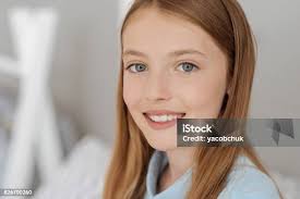 Potret Gadis Bermata Abuabu Yang Cantik Foto Stok