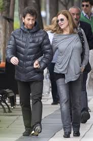 Iker jiménez y carmen porter descubrirán detalles personales hasta ahora desconocidos e incluso provocarán el pavor de bertín osborne en la nueva entrega de 'mi casa es la tuya' que telecinco emite este miércoles a las 22.00 horas. Fotos Parejas Que Lo Son En Los Platos De Television Y Fuera De Ellos Gente Y Famosos El Pais