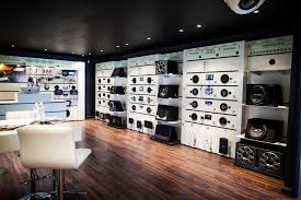 Pin By Ferhat Aydin On Raflar Store Design Interior Showroom Interior Design Shop Interior Design