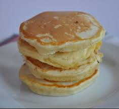 Pancake A La Banane Les Recettes Qu On Aimme Pancakes A La Banane Pancake Banane Recettes De Pancake