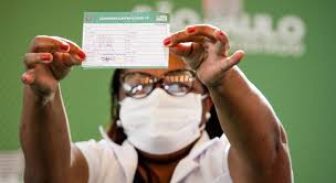 A enfermeira negra mônica calazans, do hospital emílio ribas, foi a primeira a receber a. Zs9vg1lmauythm