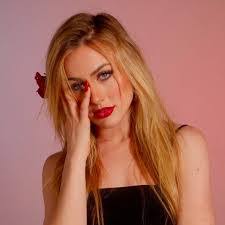 Emma Holzer's Instagram, Twitter & Facebook