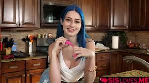 Stepbrother uses a remote control to pleasure Blue haired starlet Jewelz Blu  in public - XNXX.COM