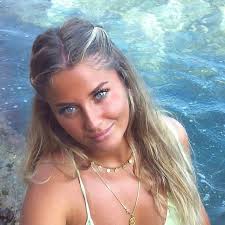 Hi everyone! I'm looking for a long-term job in Byron Bay (6 months to 1  year). I have experience working as a waitress, in housekeeping, and in  retail. Experienced with horses, i