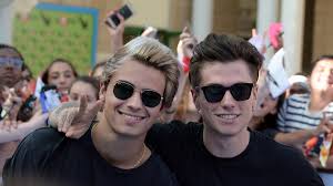 Fuorigrotta il 7 maggio del 2018. Benji Fede Benjamin Mascolo Risponde Alle Accuse Delle Fan