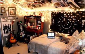 Pin By Desiree Mcbee On Pop Up Money Up In 2021 Music Bedroom Music Themed Bedroom Apartment Bedroom Design