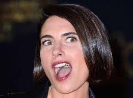 The energy of the city and his relationship with a younger man brings him back to life. Alessandra Sublet Elle Est De Nouveau Celibataire