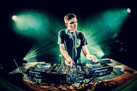 Изучайте релизы netsky на discogs. Netsky And Aloe Blacc S Snitch Captures A Perfectly Complementary Collaborative Balance Dancing Astronaut