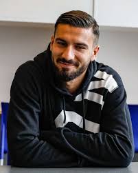Kemal ademi is 25 years old (23/01/1996). Rotblau App