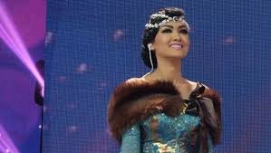 Jupe menyebut ingin menyampaikan banyak doa saat umrah nanti. Lekuk Kehidupan Julia Perez