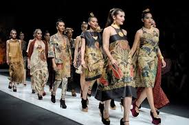 Nah, lurik sendiri juga salah satu batik yang terkenal di jawa. Perbedaan Makna Antara Kain Lurik Dan Batik Okezone Lifestyle