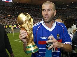 Soyez informé en premier de mon actualité. Coca Cola Memorable Celebrations 10 A French Kiss From Zinedine Zidane Goal Com