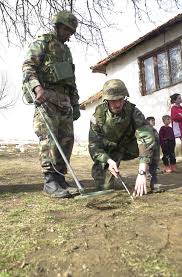 The average gold metal detector uses vlf (very low frequency) circuits as a way to pick up gold in the soil while also filtering out various types of you might be surprised at just how much success people are having all over the world with gold metal detectors. Metal Detector Wikipedia