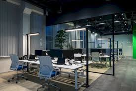 6 Industrial Structure And High Ceilings For An Office In The Business Center Area High Ceiling Business Centre Interior Design