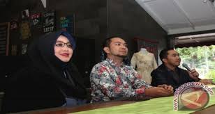 Berat badan sempat menyentuh angka 103 kg, rina gunawan memutuskan untuk menjalankan diet agar lebih sehat dan jauh dari berbagai penyakit. V99y8zyxn48vnm