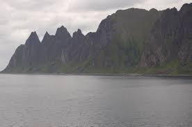 Keindahan langit yang begitu eksotis menjadi pelengkap mengapa senja selalu memberikan imajinasi serta momentum sempurna. Senja Travel Guide At Wikivoyage