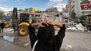 Earthquake bird is a 2019 psychological thriller film written and directed by wash westmoreland based on the 2001 novel of the same name by susanna jones.it stars alicia vikander, riley keough, naoki kobayashi and jack huston. Izmir De Deprem Cok Deprem Yasadim Hicbiri Bu Kadar Uzun Surmemisti Bbc News Turkce