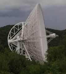 With a diameter of 100 metres, the radio telescope effelsberg is one of the largest fully mobile radio telescopes on earth. Datei Radioteleskop Effelsberg Dsc 8284 Pk Jpg Wikipedia