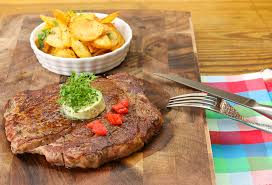Keep your dinner simple with a grilled rib eye steak courtesy of weber middle east. Rib Eye Steak Mit Bratkartoffeln Ceres Soft Pflanzenfett 100 Kokosfett