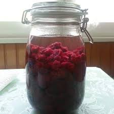 Himbeerlikor Oma Hilda Rezept Himbeeren Getranke Schnaps