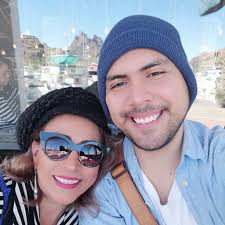 En un mes, Ángel Cuevas, mi suegro, cumplía 90. Ingeniero, jugó Jai Alai en  el Frontón México, corrió la Panamericana, experto en plantas industriales,  sabía todas las de mariachi. El que lo