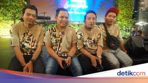 Lagu baru wali 2018 mp3 ✖. Wali Rayakan 20 Tahun Dengan Lagu Baru Berwarna Lama