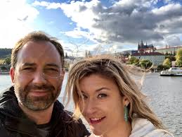 What type of fox is visiting a backyard in St. Regis Park, Louisville?