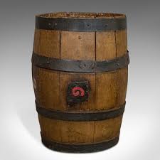The tabletop is clear coated for protection & sure to last for many generations! Antique Victorian English Oval Oak Coopered Whiskey Barrel For Sale At Pamono