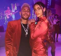 Elif aksu boyu 1.72 cm kilosu 86 kg burcu akrep. Futbolcu Neymar La El Ele Fotograf Paylasan Elif Aksu Sosyal Medyada Bomba Etkisi Yaratti Onedio Com