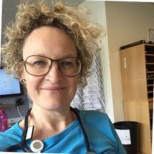 Tænk, at man har så gode kollegaer og samarbejdspartnere, der støtter op,  når man får den idé at invitere 22 kommende kirurger og gastrohepatologer  til endoskopikursus i håndtering af gastroduodenale…